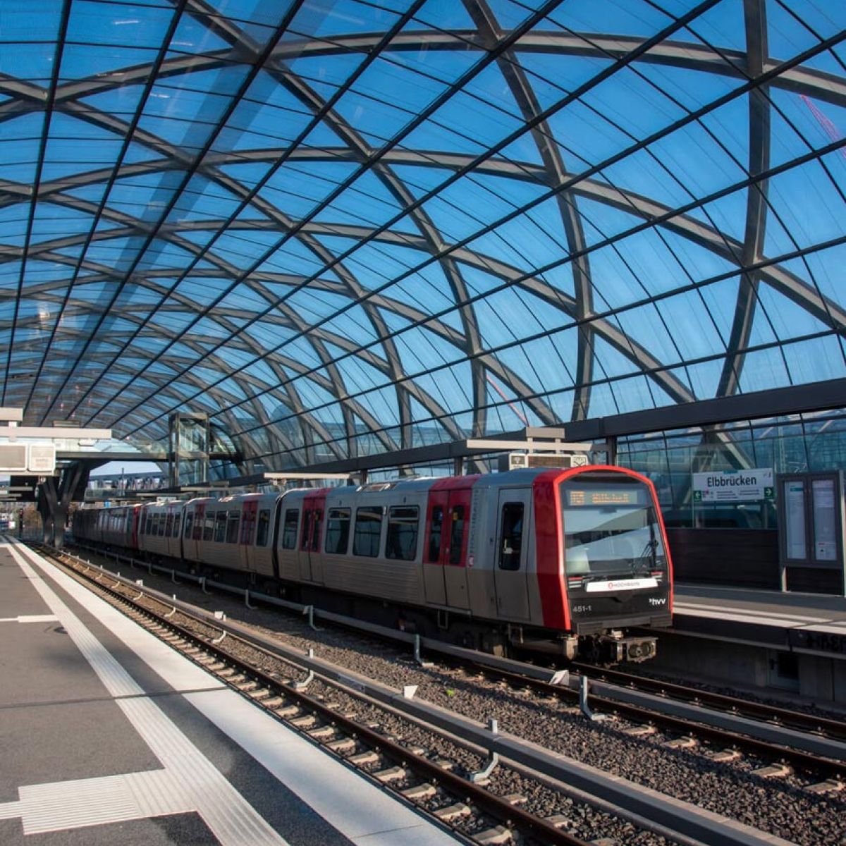 Ubahn-Bahnhof mit Glasdach